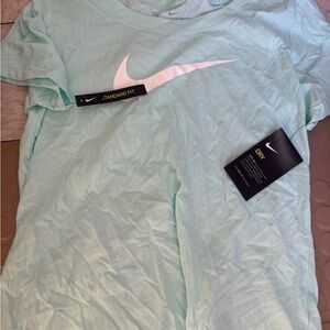 Nike Light Mint Green Standard Fit Tee Medium NWT